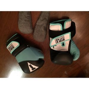 Like new title real leather boxing gloves 14 oz